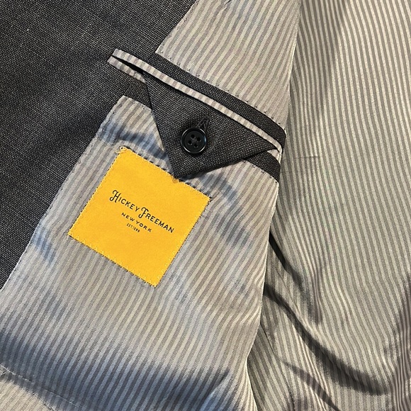 Hickey Freeman grey suit 42R | beautiful details - Picture 3 of 9